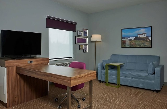 Peaceful Stay with Indoor Pool, Gym & Free Hot Breakfast