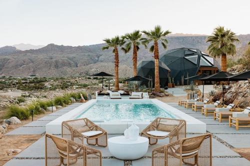 Perch – Rare Resort-Style Geo Dome w/Pickleball