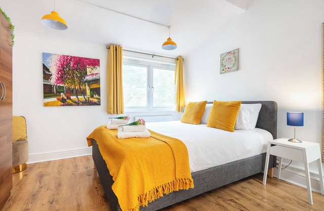 Perfect Location 2bed 2bath APT Central London