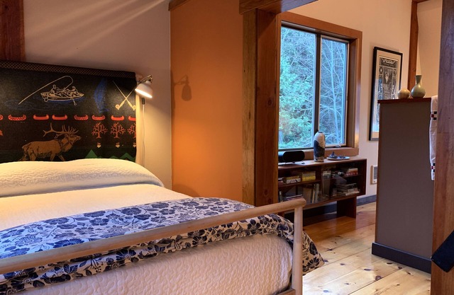 Perfect Mountain Getaway on East Fork of the Hood River