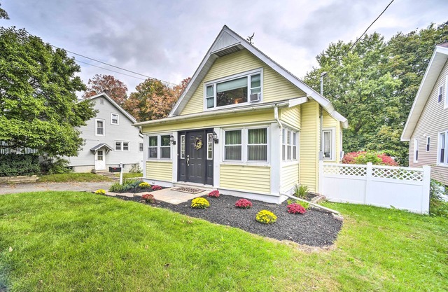 Pet-Friendly Latham Retreat ~ 7 Mi to Albany!