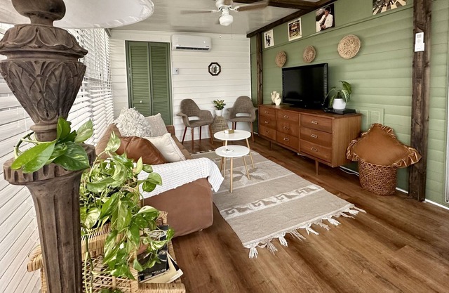 Pet friendly with King Bed & Resort Pool