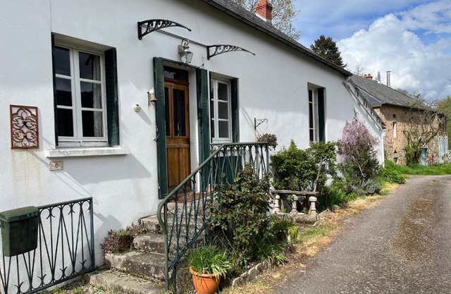 Petite maison au calme à Anost