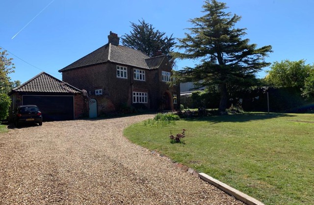 Picaroons - Friendly Bed & Breakfast Quiet with ample off-street parking