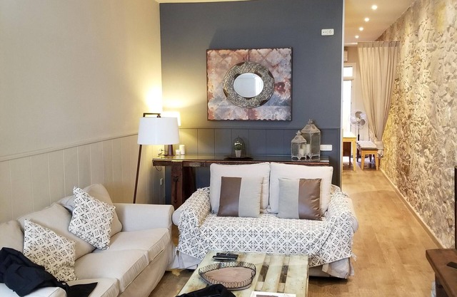 Picturesque Boutique room in the heart of Sants & Mont Juic. Also owns # 961480