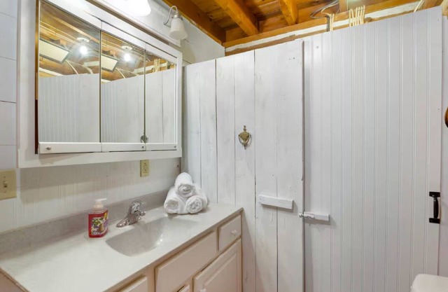 Picturesque Cabin ,Arcade, Fireplace