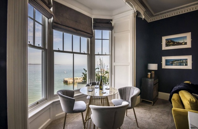 Pieces of Eight - 2 Bedroom Apartment - Tenby