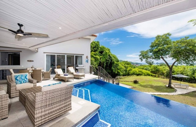 Playa Hermosa 4BR Sleep 8 Private Pool Ocean View