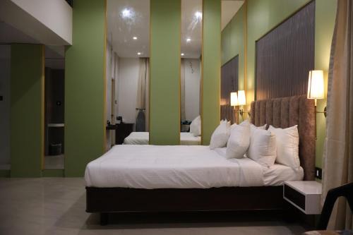 PNS NAKSHATRA LUXURY - hotel