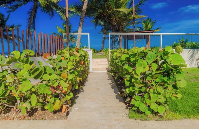 Poolside Condo right on an endless beach