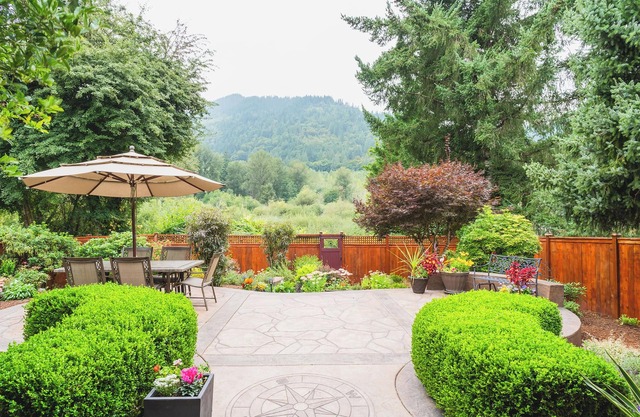 Poppyrosa Estate with mountain views minutes from Seattle, Bellevue, Sea-Tac