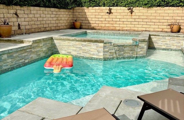 Popsicle Paradise Relax in Famous Racquet Club Estates. 10 min Ride to Downtown