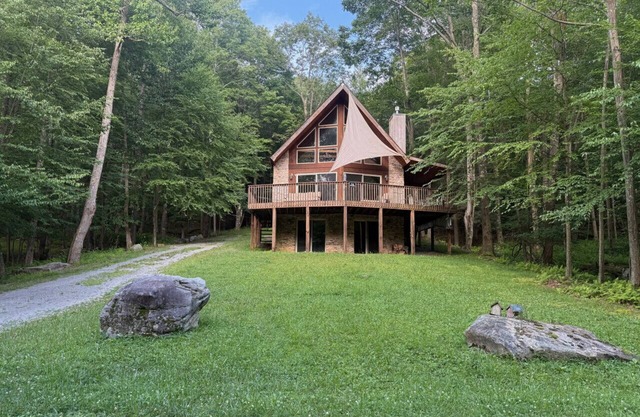 Porch Paradise: Lake Access, Pet-Friendly, and Ultimate Family Fun – Sleeps 13!