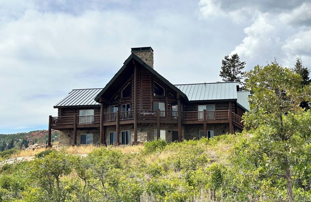 Porcupine Ridge Lodge - 5 Bedroom Luxury Cabin Near Park City w/Movie Theater