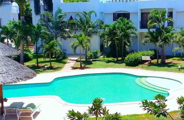 POSH HOUSE MALINDI 3BEDROOM SLEEPS 6 ADJACENT TO FALCONRY OF KENYA MALINDI