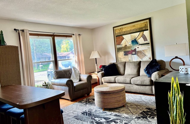 Premium Location, Apple Valley Home on Scott Park!