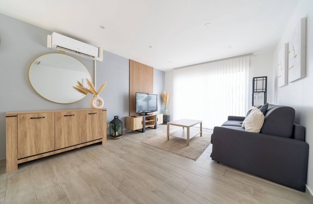 Pretty studio with terrace between sea and forest