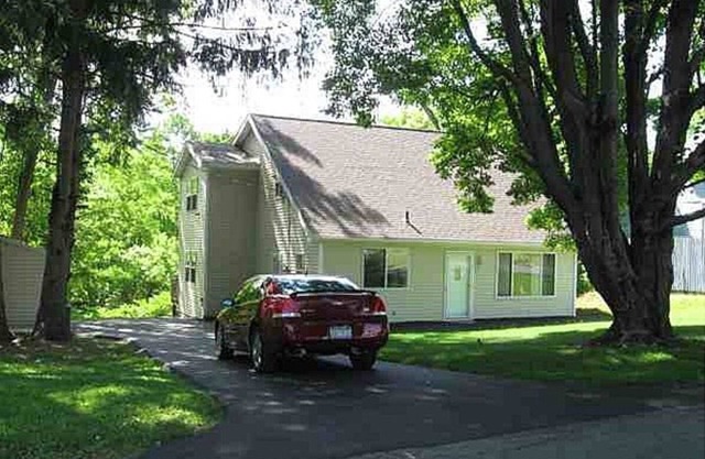 PRISTINE CAPE COD ON THE CREEK! 4 Large Bedrooms - 8 Guests