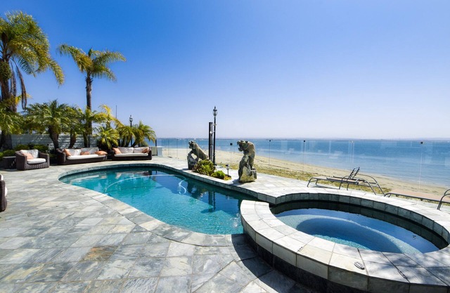 Private Beach front 4bed 4bath Beautiful House at Coronado Island