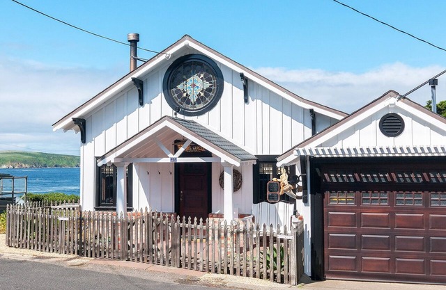 Private Coastal Retreat ~ Walking Distance To Beach