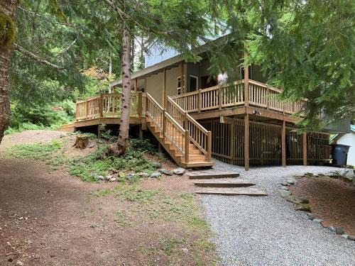 Private Cozy 3 BR Cabin near Mt Rainier, Sunrise & Crystal Mt Hiking