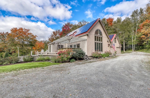 Private, Dog-Friendly Estate with Free WiFi, Fireplaces, Washer/Dryer, & Pond