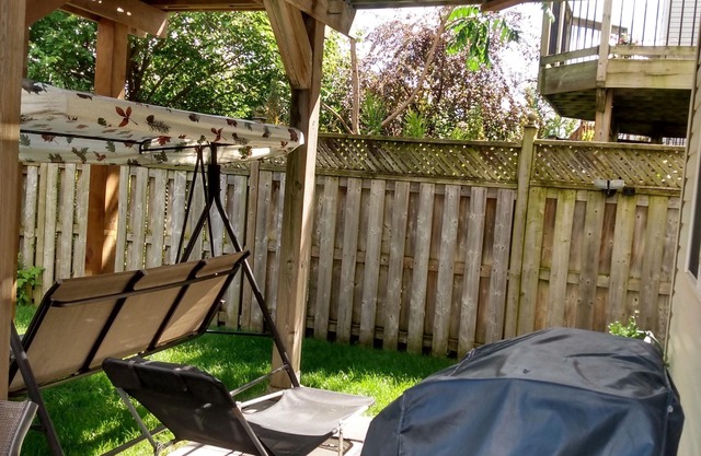 Private Guest Suite for 2 with Separate Entrance, Kitchen and Bathroom