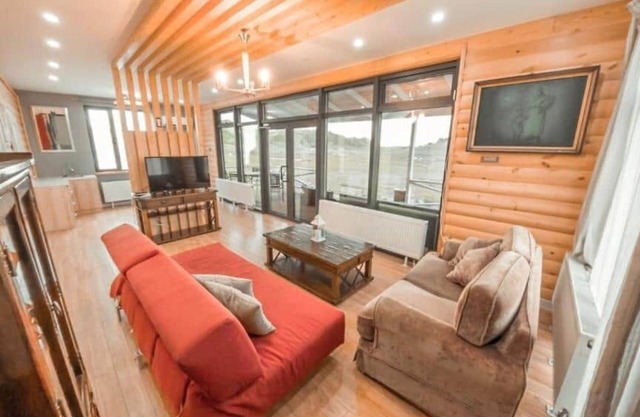 Private House– Family Stay with 3 Beds