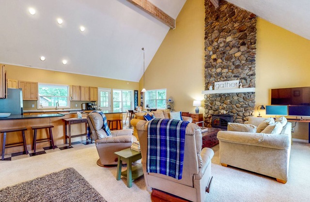 Private property - Main & Guest Home - Creek Views