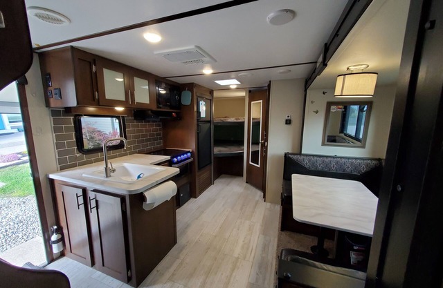 Private, relaxing space 5 min to Bonney Lake or Buckley. Family & pet-friendly!