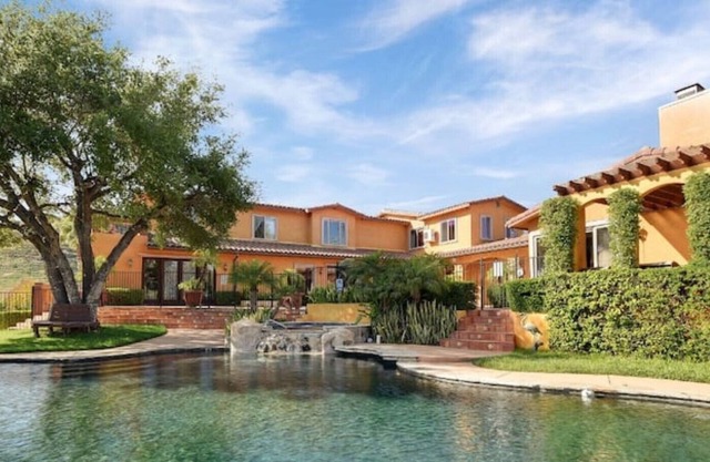 Private Resort // 50 Acres w/ Theater, Pool & Hot Tub