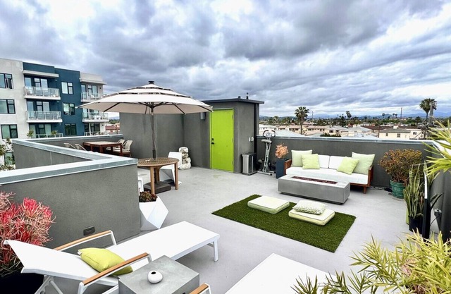 Private Rooftop Retreat with Stunning City Views