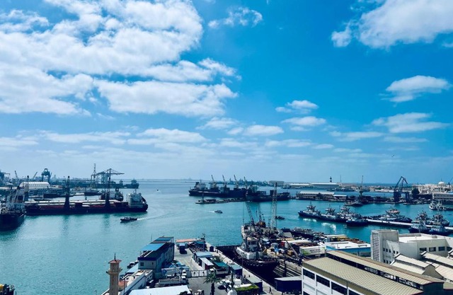 Private Room in shared apartment with Sea View Balcony