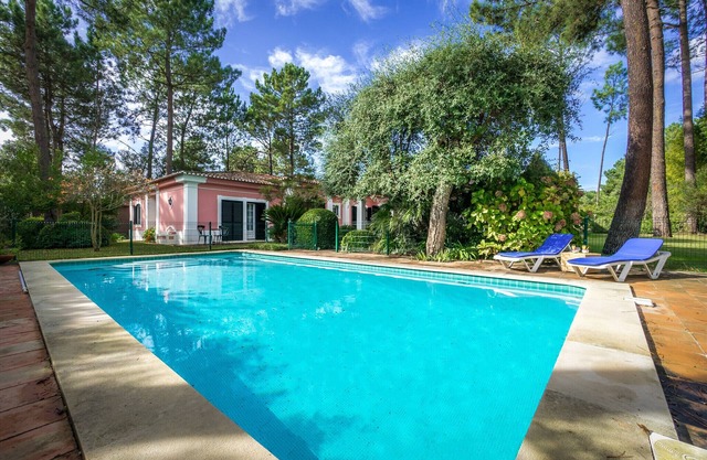 Private villa in the Quinta do Peru Golf Condominium with pool and capacity for 10pax