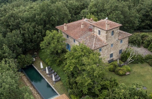 private Villa with A/C, Wifi, Swimming Pool in the heart of Chianti (Tuscany)