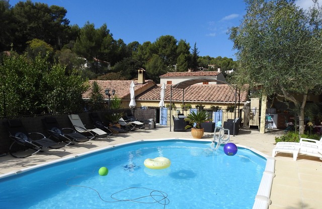PROVENCAL VILLA CLOSE TO CASSIS 5mm FROM THE BEACHES OF THE COTTON