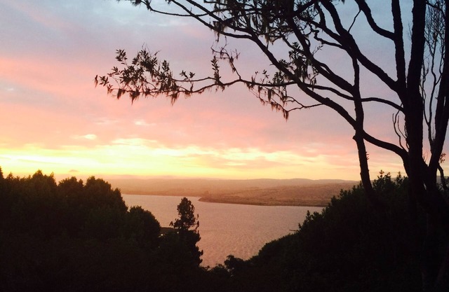 Pt Reyes 2 Cottage Retreat Over Tomales Bay from $375/nt (for Chalet only)