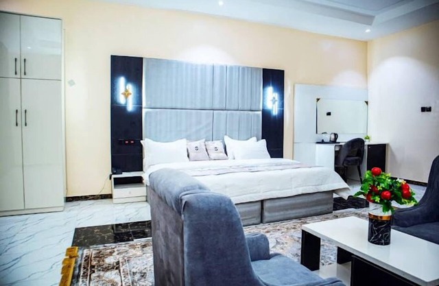 Pula Pula Luxury Hotel and Suites