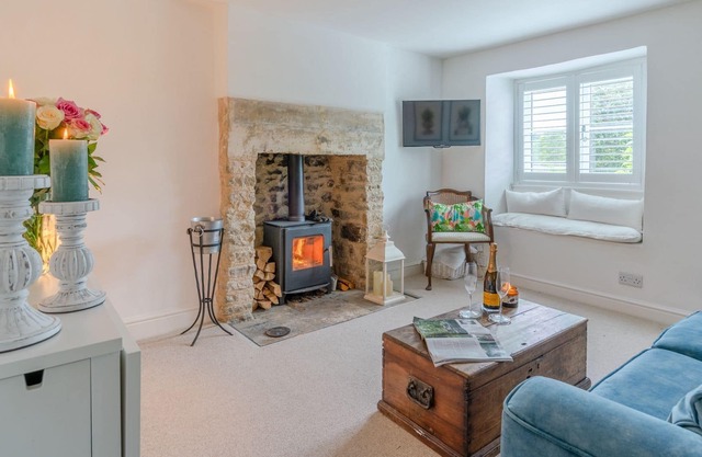 Pump Cottage - Romantic Retreat near Nailsworth