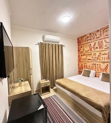 Pyramids Crystal Guest House