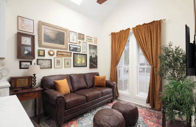 Quaint Cottage in Downtown Lexington 15 minutes to the Kentucky Horse Park