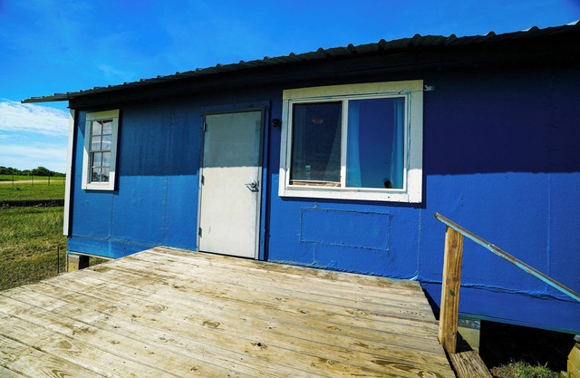 Quaint Rustic Comfort Cabin, Fire Pit, Lakeside & Country Views, Near Ren Fest