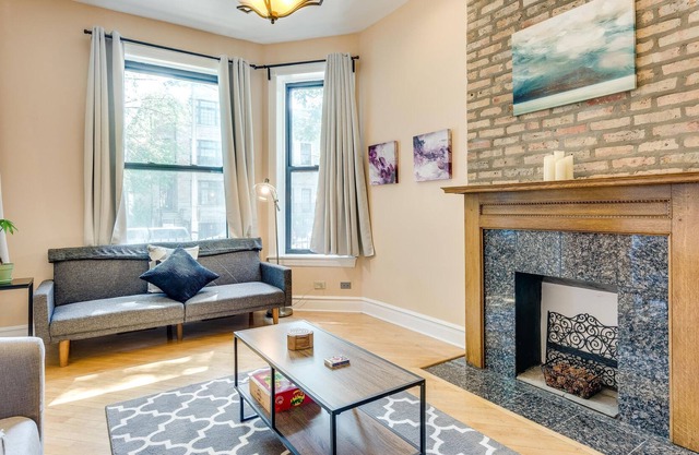 Quiet and Cozy Bucktown Apartment is the Perfect Base for Your Windy City Excursions by RedAwning