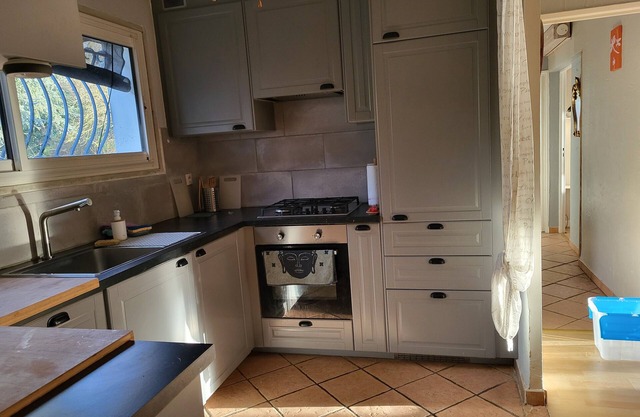 Quiet country house on the banks of the Tarn close to amenities