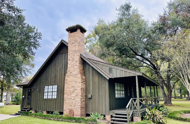 Quiet Country Retreat- Lances Chateaux! Huge yard!