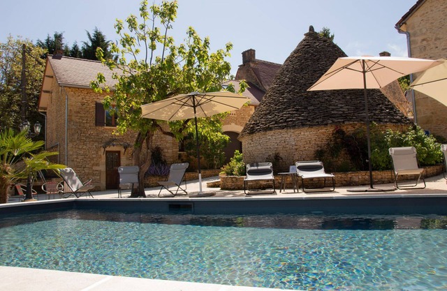 Quiet gîte with pool and spa in the center of the Périgord Noir golden triangle