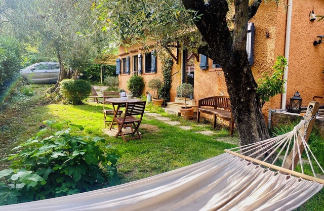 Quiet house with garden in the heart of the Olive grove