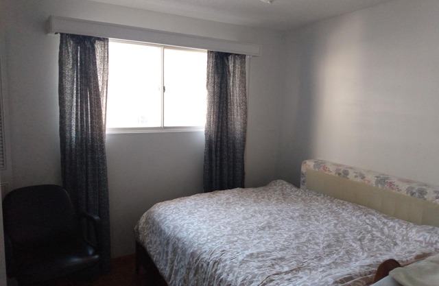 Quiet House in Dalhousie NW Calgary