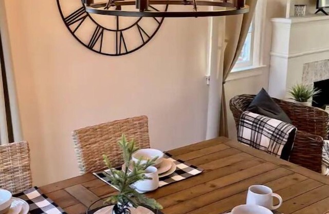 Quiet & Minutes to Both Hospitals, Airport, Downtown, & Colleges