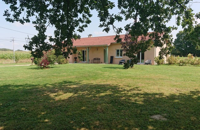 Quiet, single-storey house in the countryside